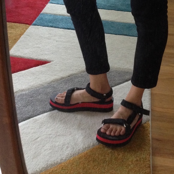 platform black tevas